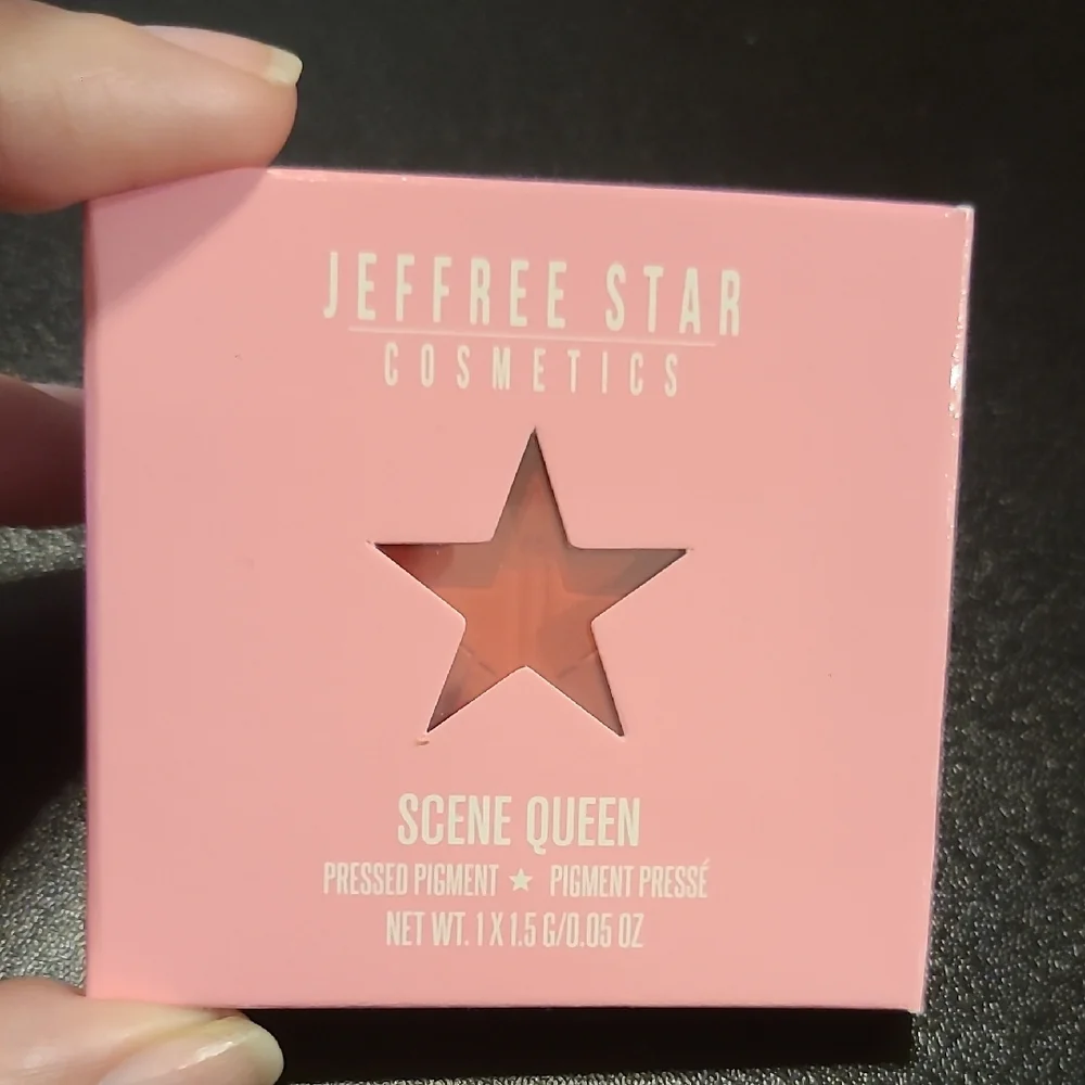 Jeffree Star Scene Queen Pink and Red Eyeshadow
